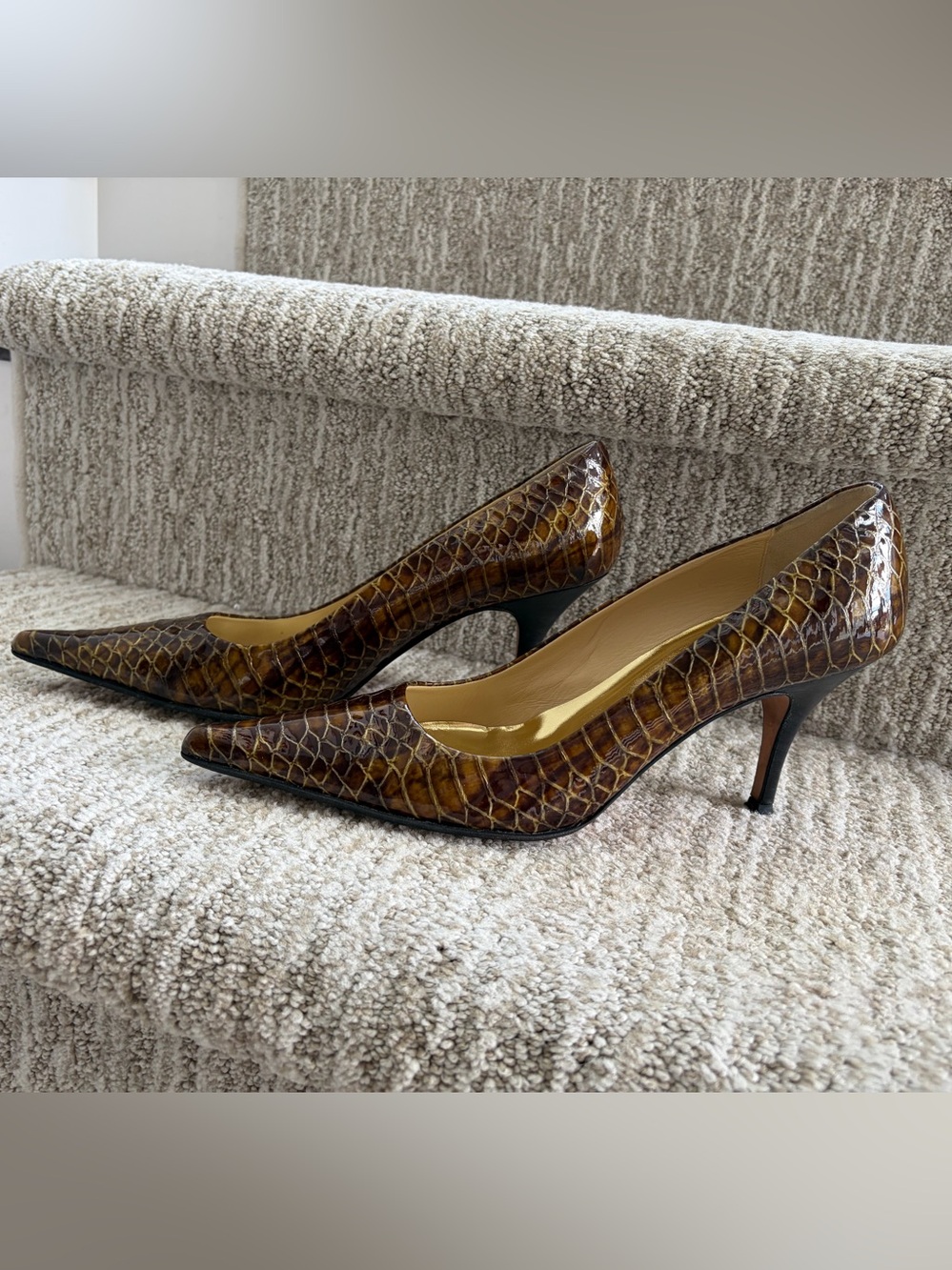 Kenneth Cole New York pointed toe brown reptile-pattern leather heels Size 9
